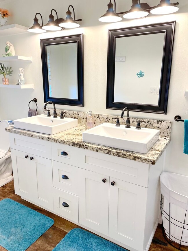 Building Photo - Wailuku Heights Executive Style 3Bed/2Bath Furnished Upstairs Home - Pool w/ cabanas - Most Utili...