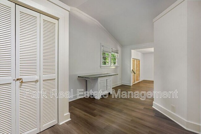 Building Photo - 1209 Roosevelt Dr