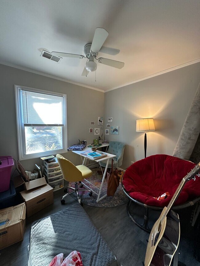 Building Photo - 4 Bedroom house on the East-side, Move-in August 10th 2026