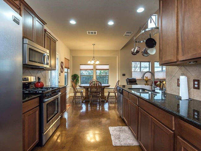 Building Photo - 1553 Twin Cove