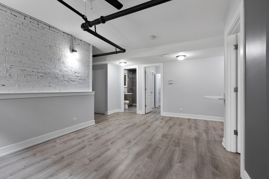 Building Photo - 6112 N Winthrop Ave