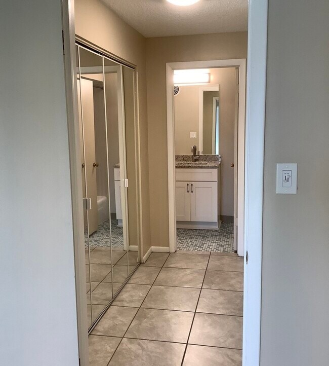 Building Photo - 10408 Menard Ave