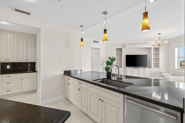 Building Photo - 3000 Jimmy Buffett Mem Hwy