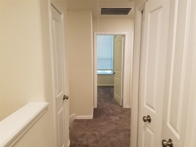 Building Photo - 218 Moon Dance Ct