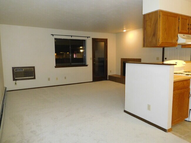 Building Photo - 2800 Kalmia Ave