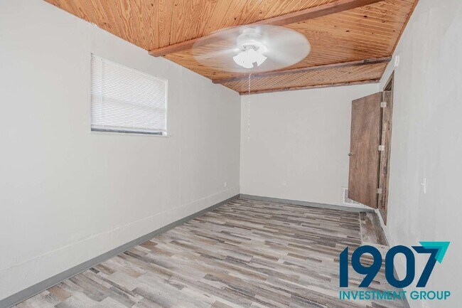 Building Photo - 608 N Janeway Ave