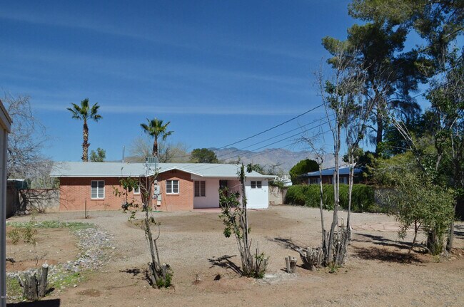 Building Photo - 3002 E Copper St