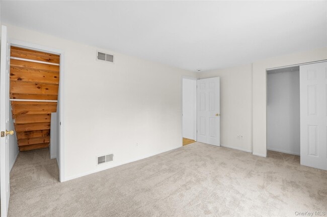 Building Photo - 17 Fairview St