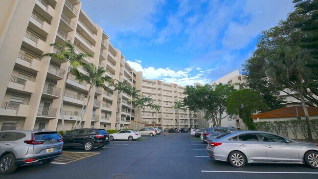 Building Photo - 3940 Inverrary Blvd