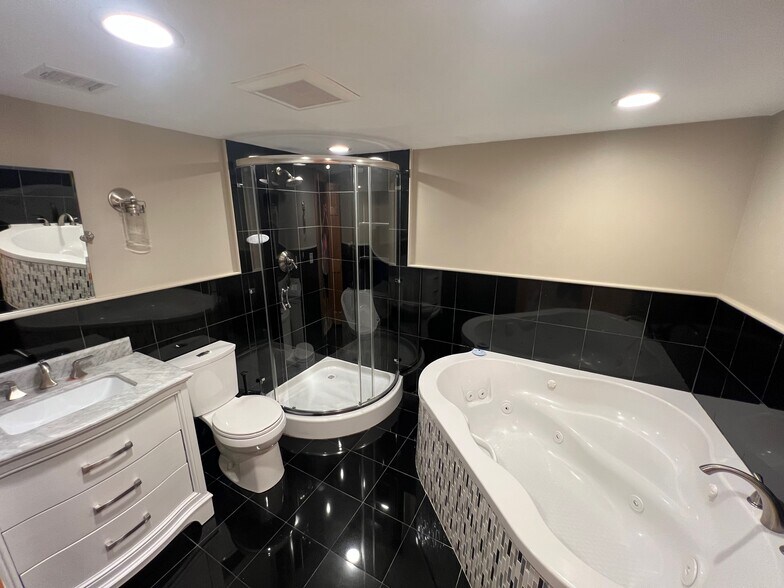 Building Photo - 152 Winchester St