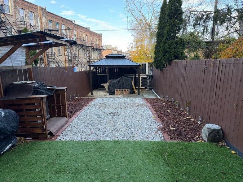 Building Photo - 39 S Lake Ave