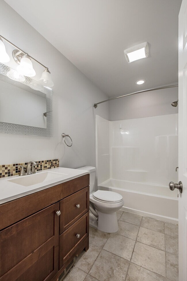 Building Photo - 324 Stratford Ln