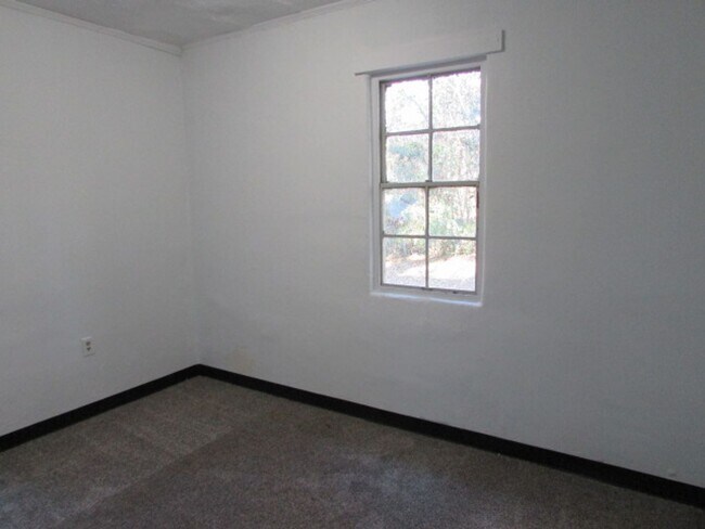 Building Photo - Limited-Time Offer! Sign a lease by 12/31 and get 25% off your first month’s rent!