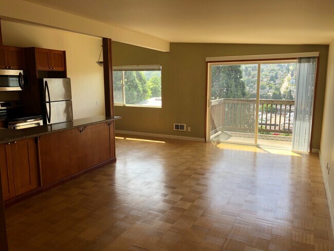Building Photo - Beautiful 2-Bedroom Apartment with Stunnin...