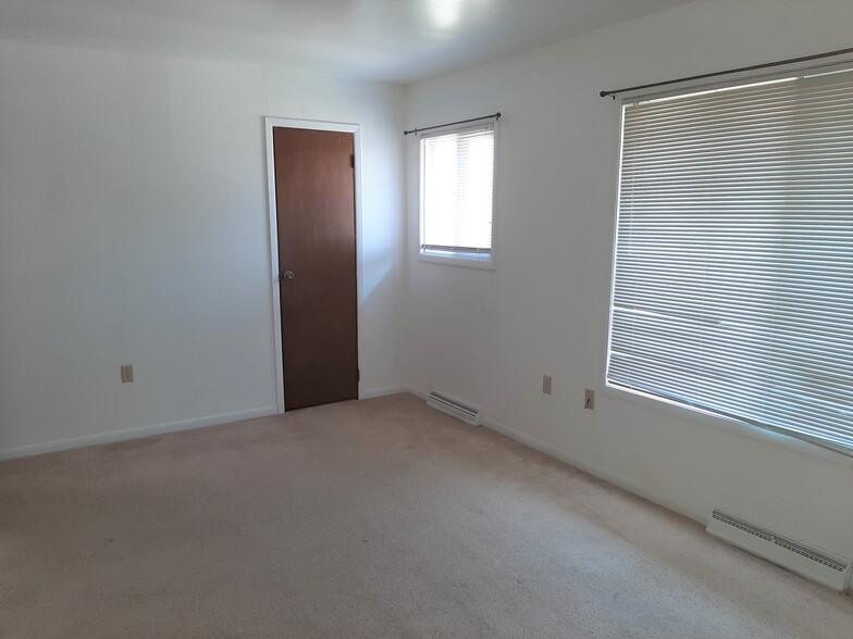 Building Photo - 618 N Terrace Dr