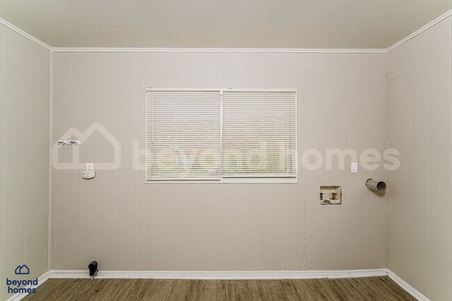 Building Photo - Discover this 3-bedroom, 1.5-bath home in ...