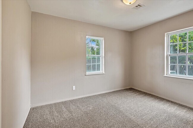 Building Photo - 1536 SW 52nd St