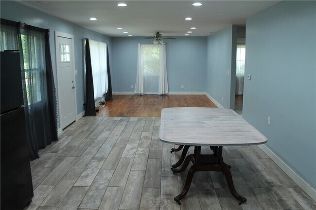 Building Photo - 441 Chambers Rd