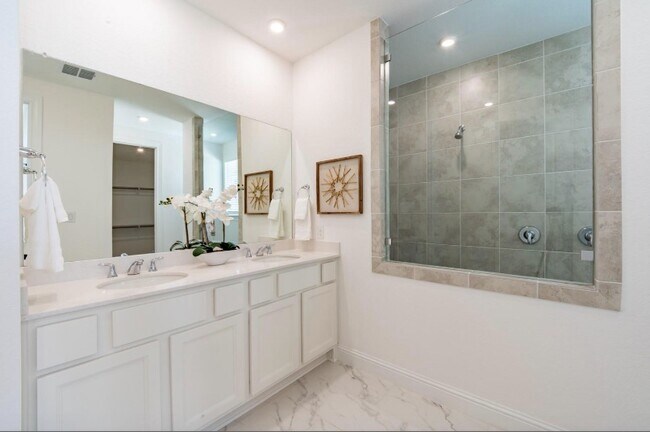 Building Photo - 1040 Villa Rialto View