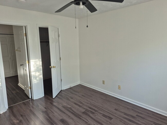 Building Photo - 1004 Brookhollow Dr