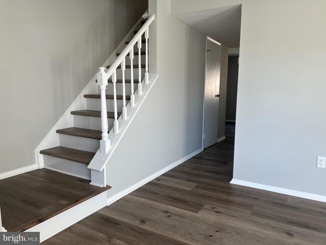 Building Photo - 132 Savannah Ct