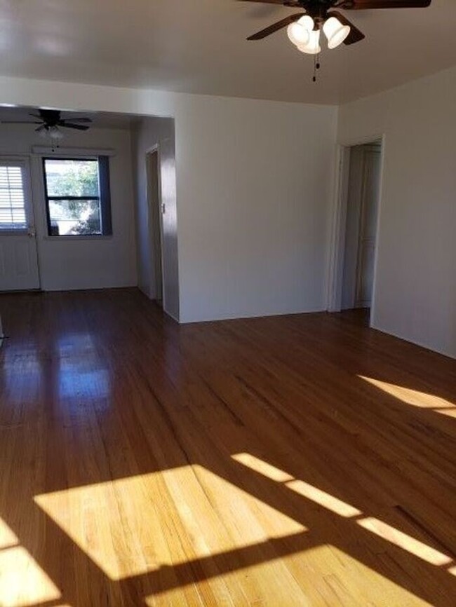 Building Photo - $500 REBATE Bright upper end (2bdr) in Nor...