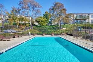 Building Photo - Baycliff Apartments