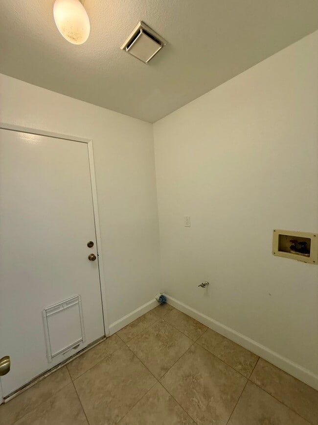 Building Photo - Nice 3 Bed 2 Bath Rancho Cucamonga