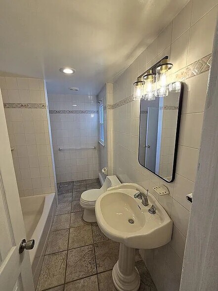 Building Photo - 84 Rollstone Ave