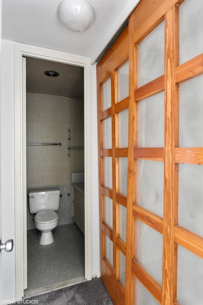 Building Photo - 2400 N Lakeview Ave