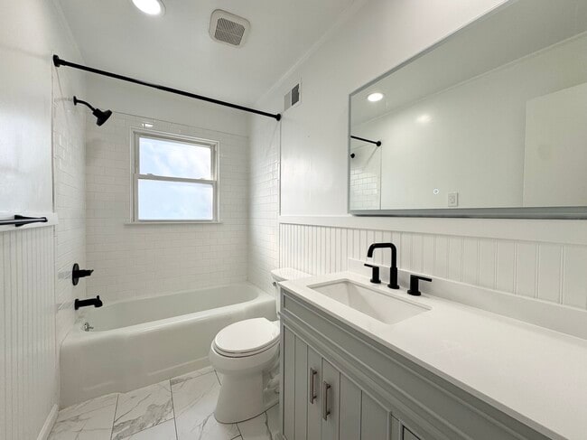 Building Photo - 2226 W 74th Terrace