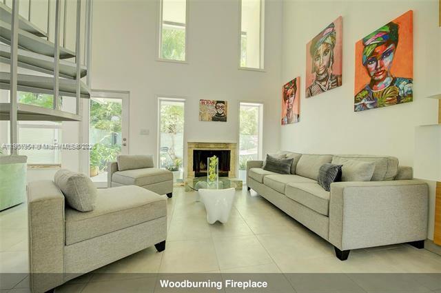 Building Photo - 3176 Mary St