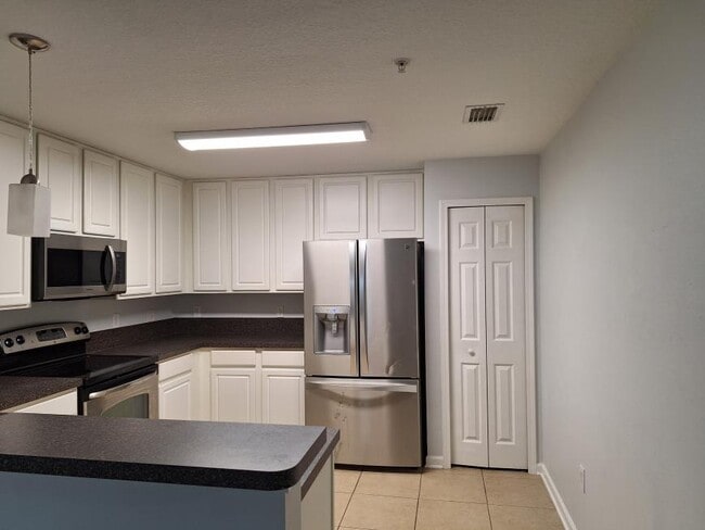 Building Photo - 3 bedroom in Jacksonville FL 32256