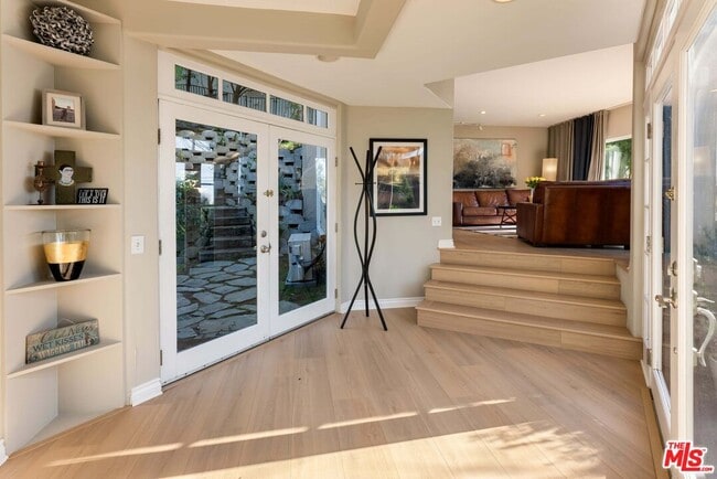 Building Photo - 4350 Hillview Dr