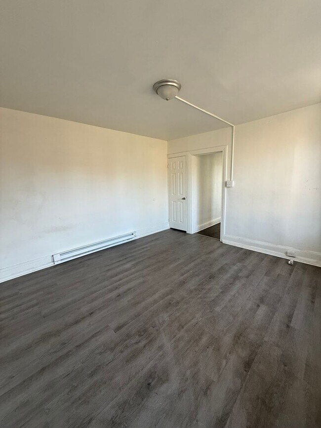 Building Photo - 351 Smyser St