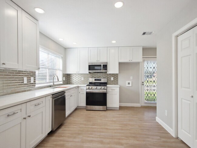 Building Photo - 1127 Cascade Creek Dr