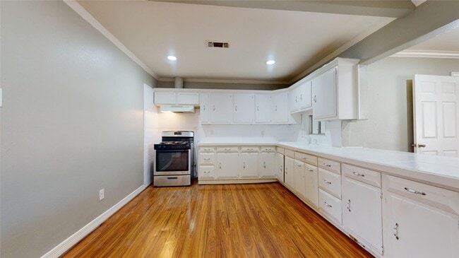 Building Photo - 317 Moody St