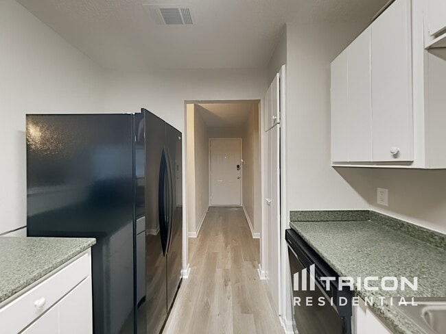 Building Photo - 612 Circleview Dr