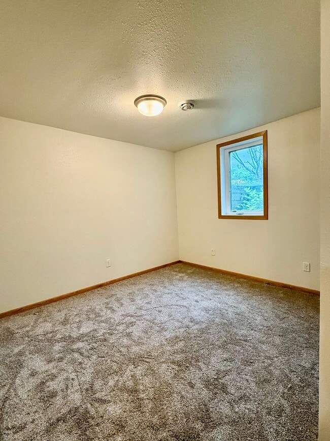 Building Photo - 920 18th Ave SW
