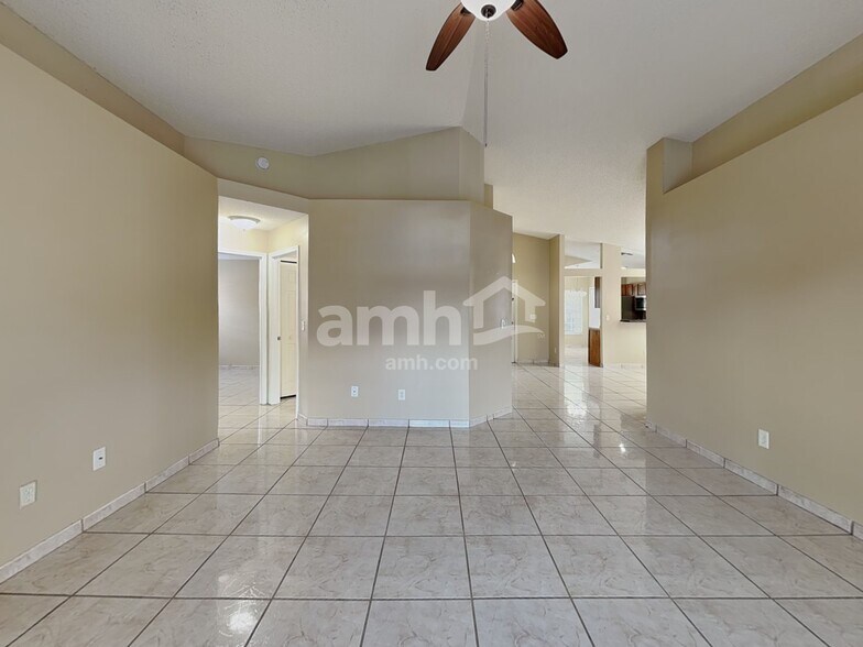 Building Photo - 4232 Pacifica Dr