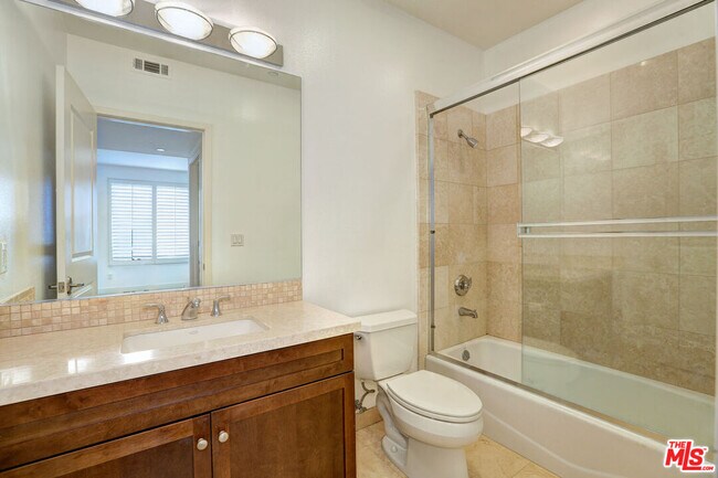 Building Photo - 11851 Laurelwood Dr
