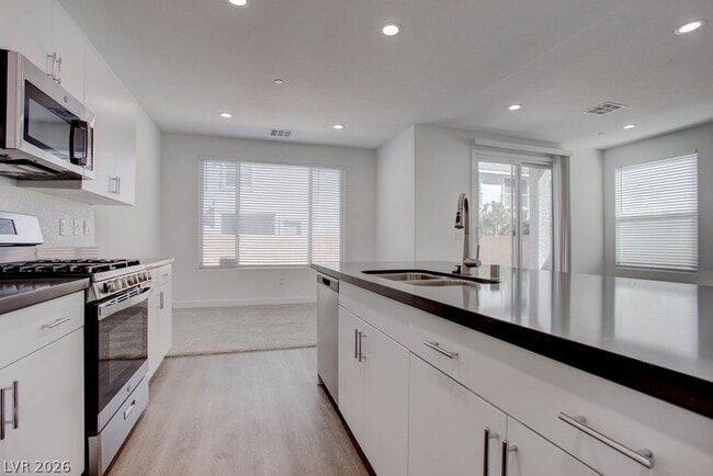 Building Photo - 70 Harrison Rose Ct