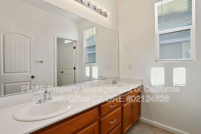 Building Photo - 2446 Mojave Dr