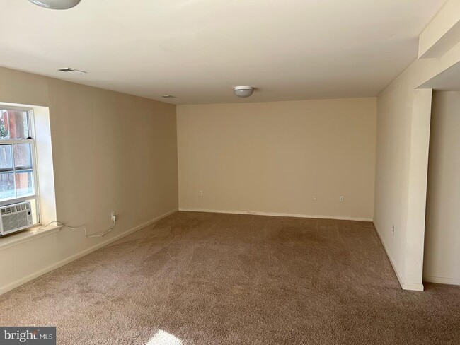 Building Photo - 6821 Hollow Glen Ct