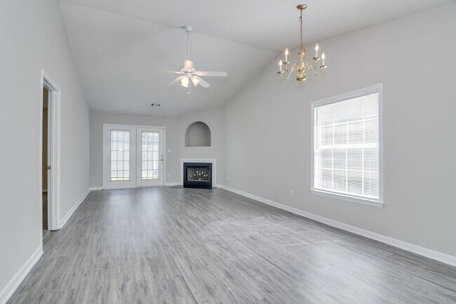 Building Photo - Updated 2 Bed 2 Bath Townhouse
