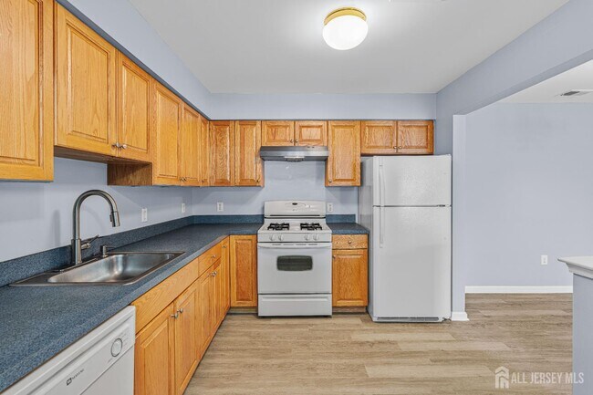 Building Photo - 914 Cedar Ct