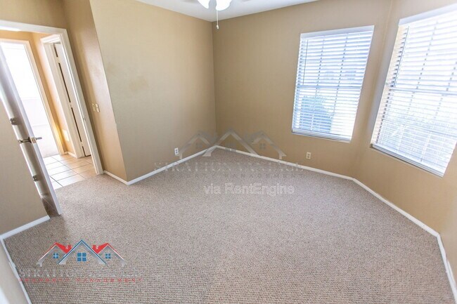 Building Photo - 3950 W Saragosa St