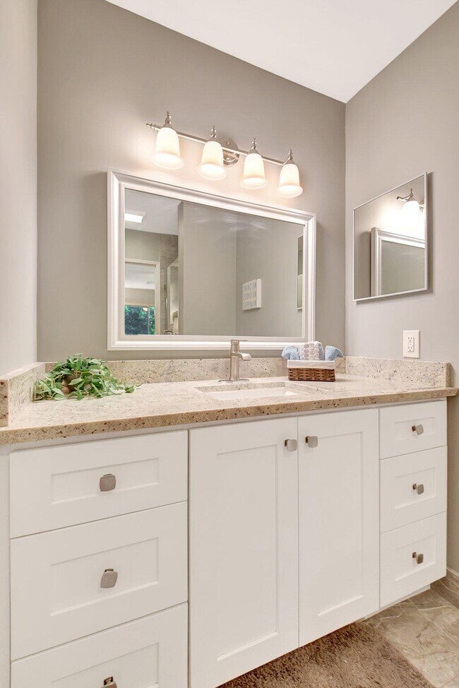 Building Photo - 6586 Southurst Terrace
