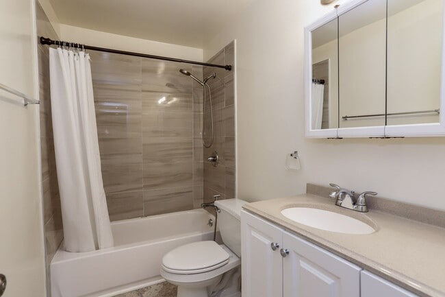 Building Photo - 5 Bed / 2 Bath home in Outer Richmond near...