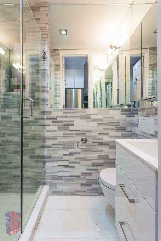 Building Photo - 221 E 23rd St